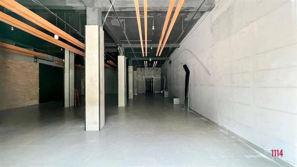 Cho thuê mặt bằng kinh doanh ngang 11m, 440m2 đường phạm văn thuận, trống suốt giá 100 triệu/tháng