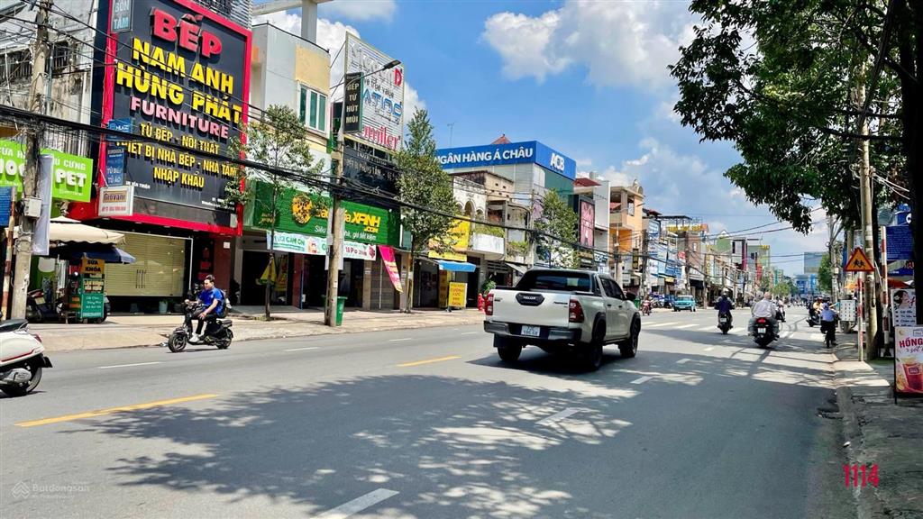 Cho thuê mặt bằng kinh doanh ngang 11m, 440m2 đường phạm văn thuận, trống suốt giá 100 triệu/tháng