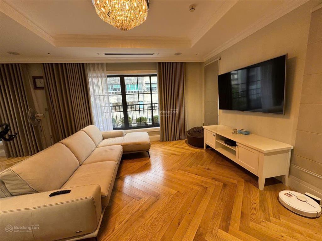 Biệt thự hiện đại 4 tầng mặt tiền đường nguyễn văn thủ quận 1