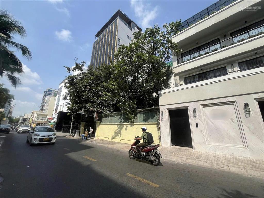 Biệt thự hiện đại 4 tầng mặt tiền đường nguyễn văn thủ quận 1