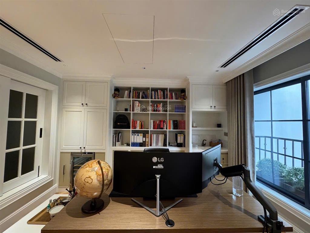 Biệt thự hiện đại 4 tầng mặt tiền đường nguyễn văn thủ quận 1