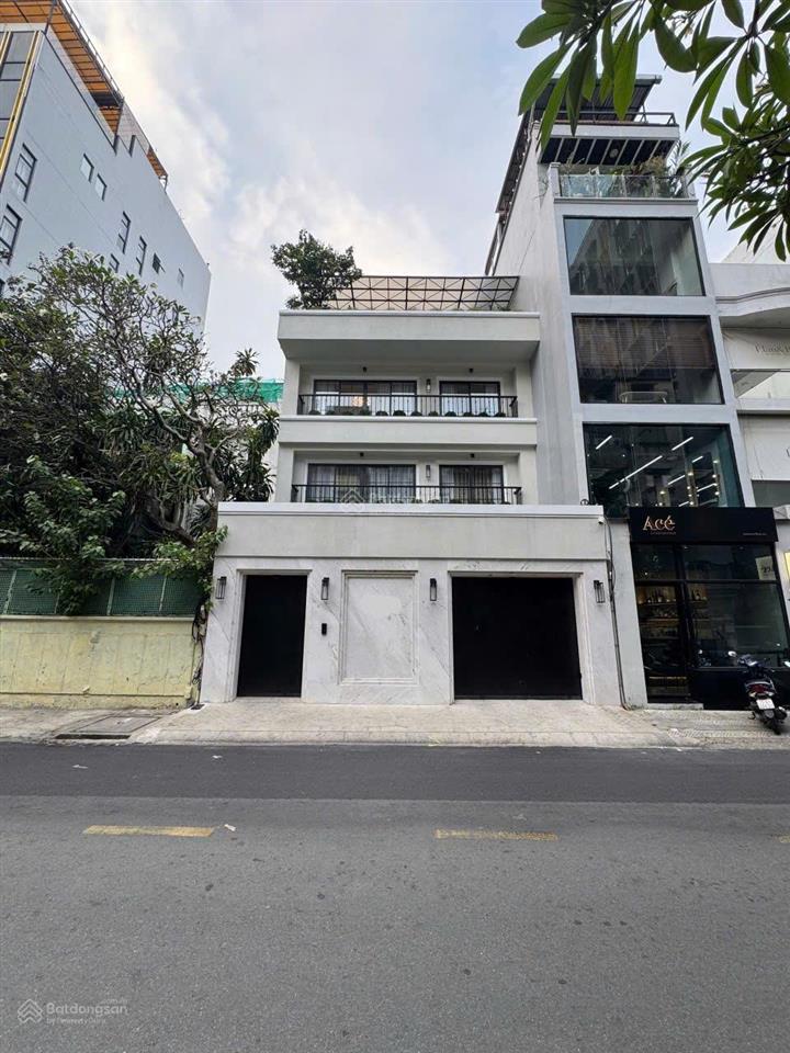 Biệt thự hiện đại 4 tầng mặt tiền đường nguyễn văn thủ quận 1