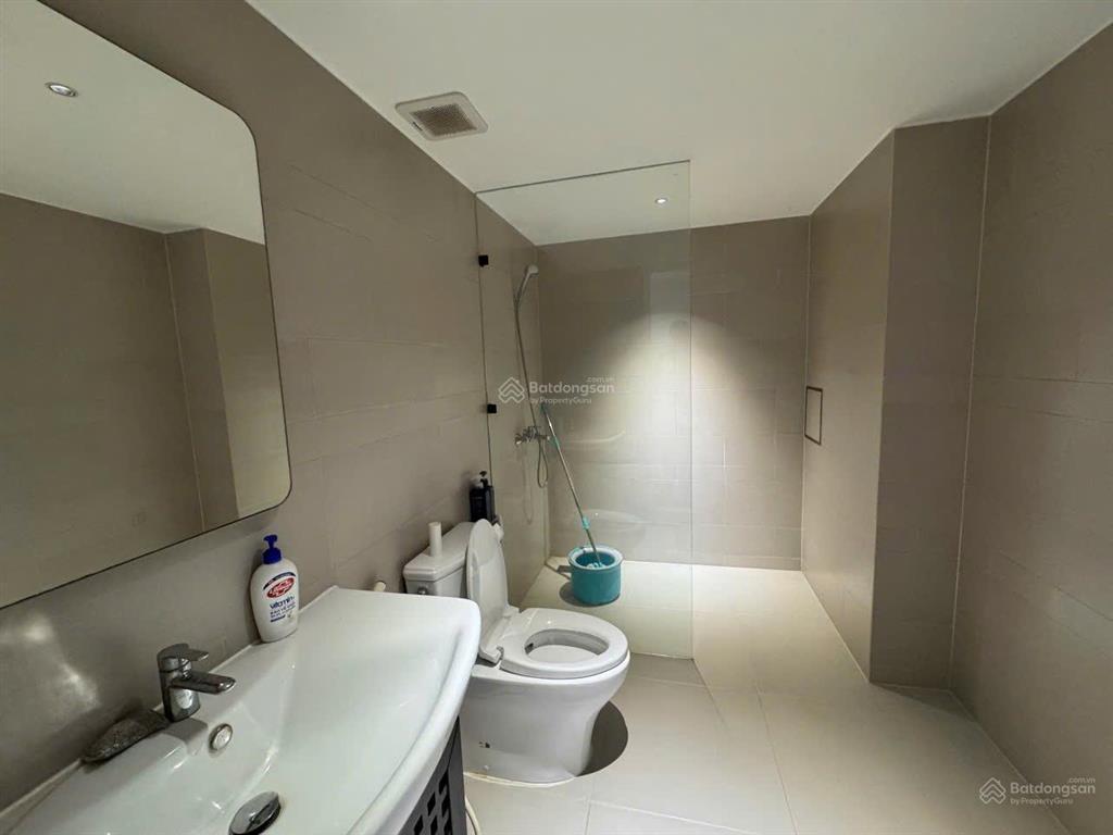 Biệt thự hiện đại 4 tầng mặt tiền đường nguyễn văn thủ quận 1