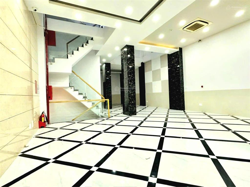 Bán building mặt tiền lạc long quân quận tân bình dòng tiền hơn 3% mỗi năm