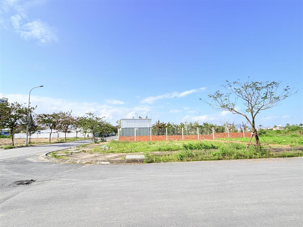 Bán lô góc vị trí vip để kinh doanh kđt fpt 3 mặt thoáng view kênh&view công viên, sát fpt plaza 4