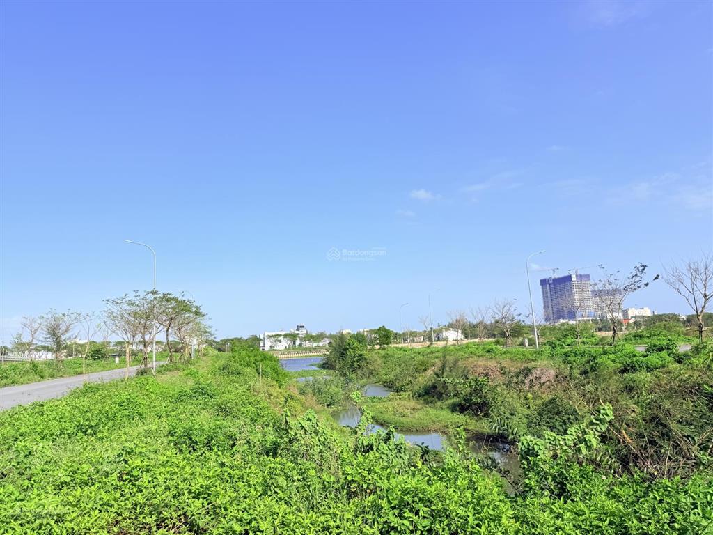 Bán lô góc vị trí vip để kinh doanh kđt fpt 3 mặt thoáng view kênh&view công viên, sát fpt plaza 4