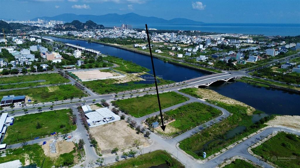 Bán lô góc vị trí vip để kinh doanh kđt fpt 3 mặt thoáng view kênh&view công viên, sát fpt plaza 4