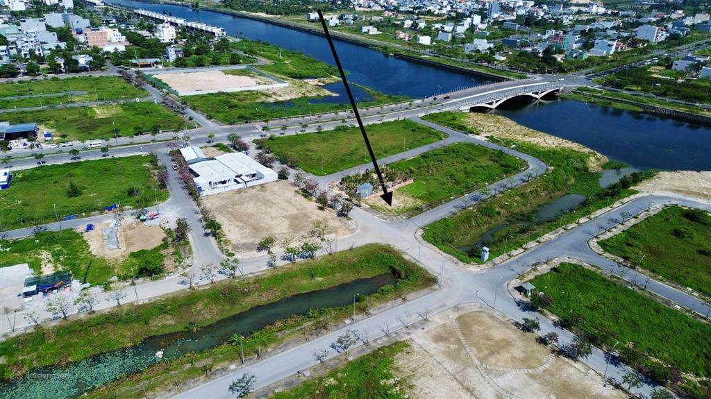 Bán lô góc vị trí vip để kinh doanh kđt fpt 3 mặt thoáng view kênh&view công viên, sát fpt plaza 4