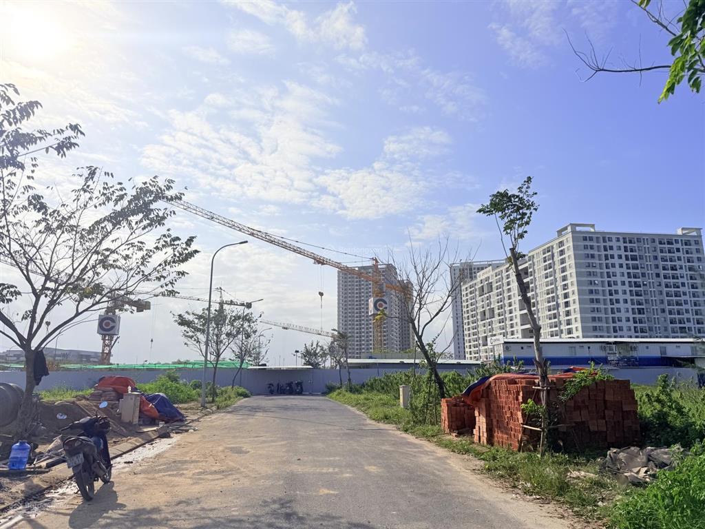 Chỉ duy nhất 1 lô góc 2 mặt tiền vị trí ngay dưới chân toà căn hộ fpt plaza 4 giá chỉ 15,5 tỷ