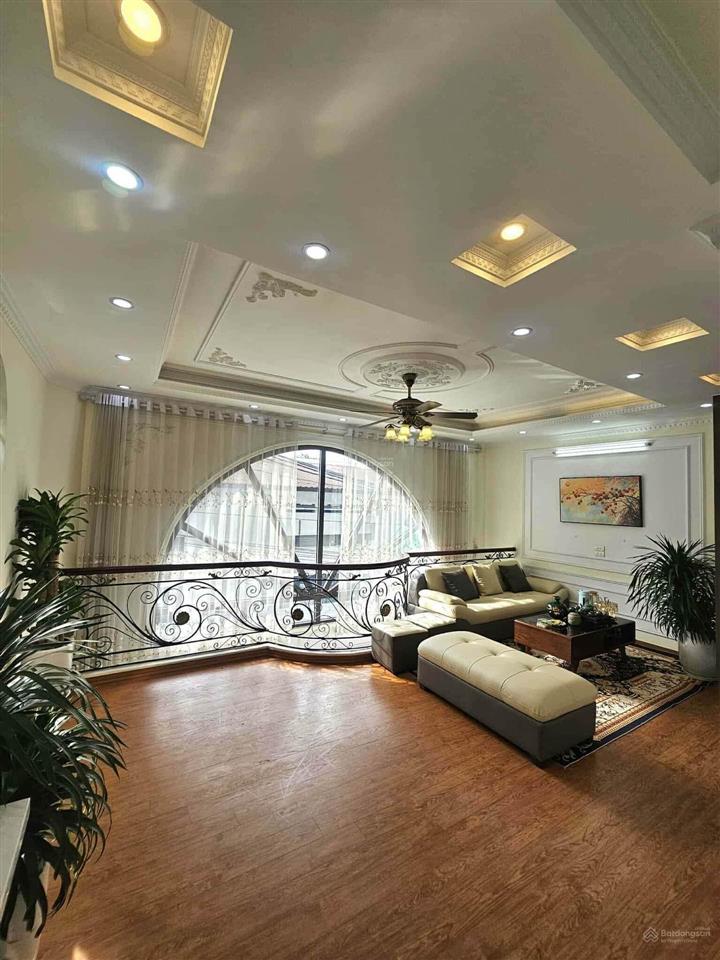 Bán nhà long biên, 50m 6 tầng thang máy dân xây chắc chắn, lô góc nở hậu, ô tô tránh. giá 11.5 tỷ