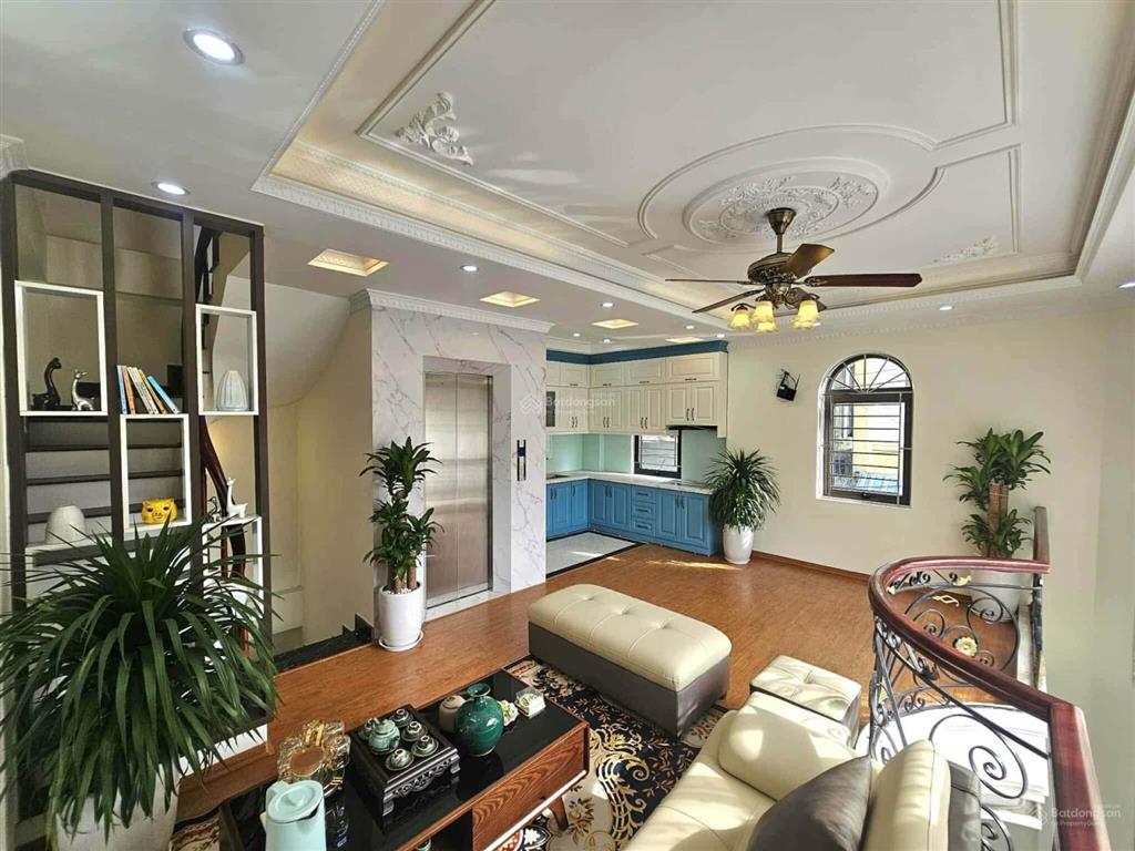 Bán nhà long biên, 50m 6 tầng thang máy dân xây chắc chắn, lô góc nở hậu, ô tô tránh. giá 11.5 tỷ