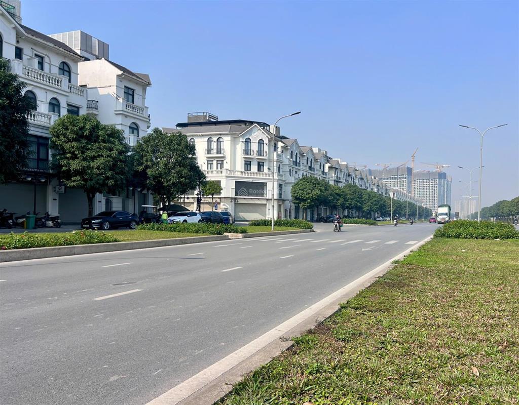 Biệt thự lk vinhomes 5 tầng sát vincom gia lâm vỉa hè kinh doanh đang cho thuê 200tr/năm giá 19tỷ