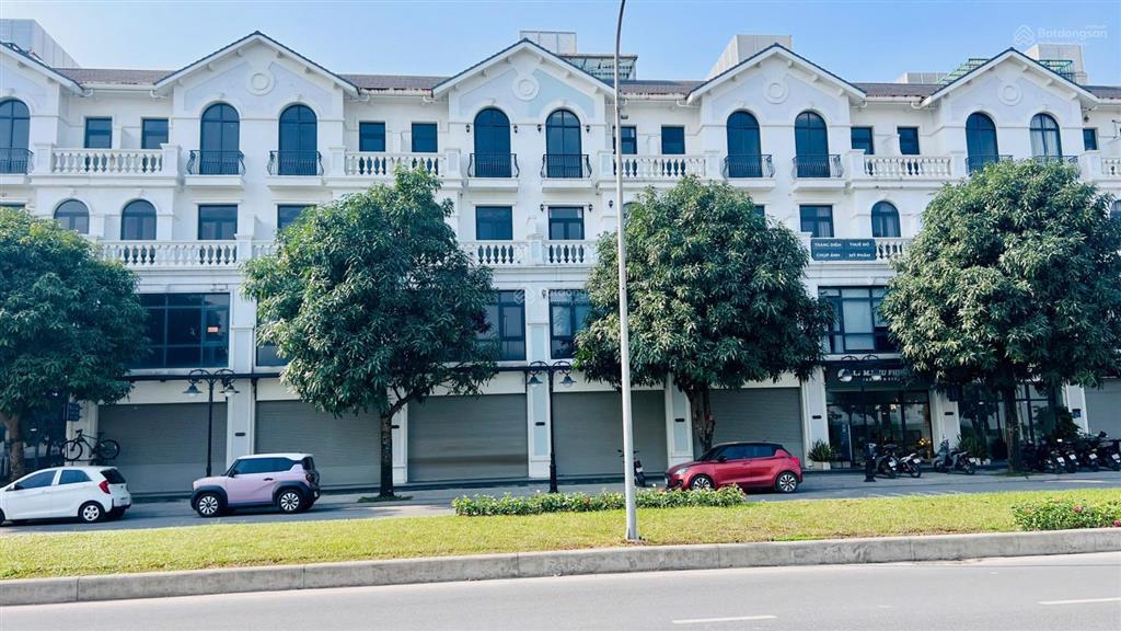 Biệt thự lk vinhomes 5 tầng sát vincom gia lâm vỉa hè kinh doanh đang cho thuê 200tr/năm giá 19tỷ
