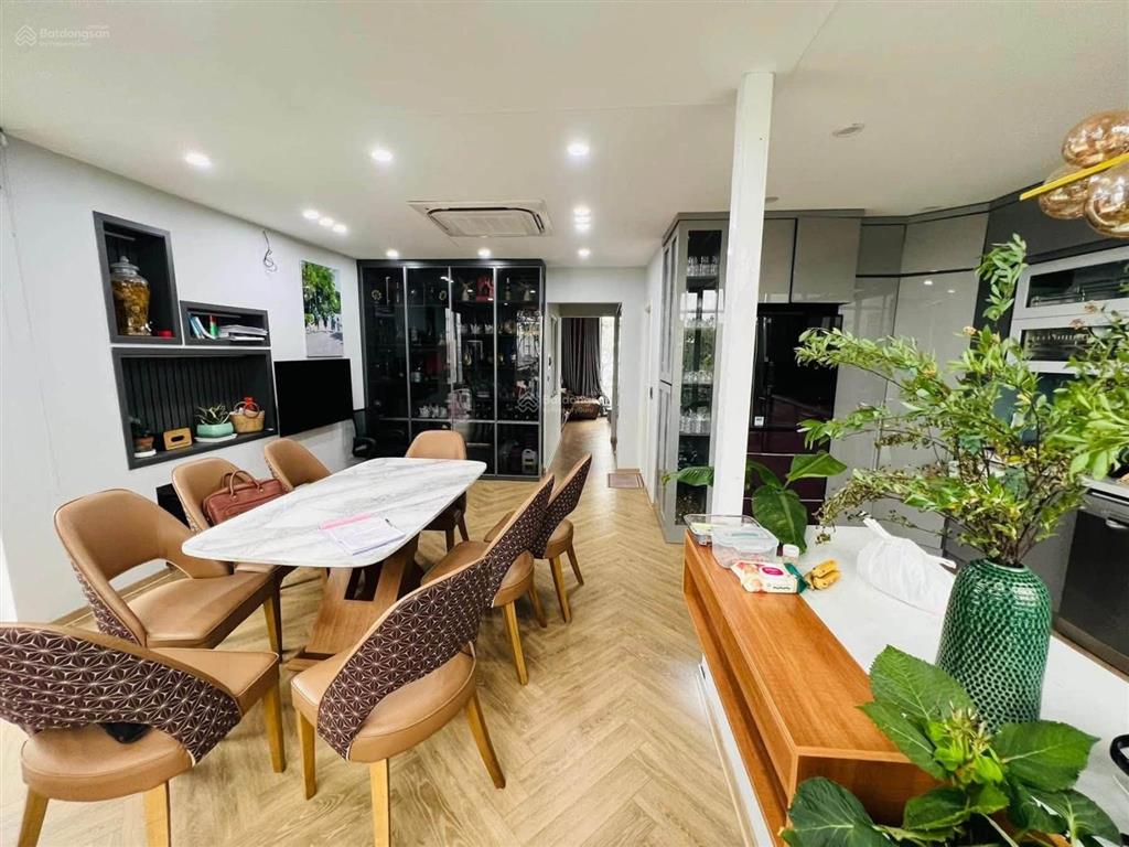 Bán nhà hoàng cầu 91m2, ở + cho thuê văn phòng, 22.8 tỷ.