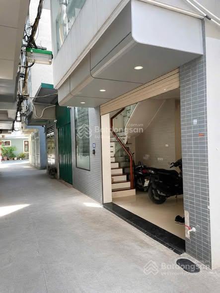 Bán nhà phân lô phố hoàng cầu, ô tô tránh, ở, kinh doanh 68m2 23.5 tỷ