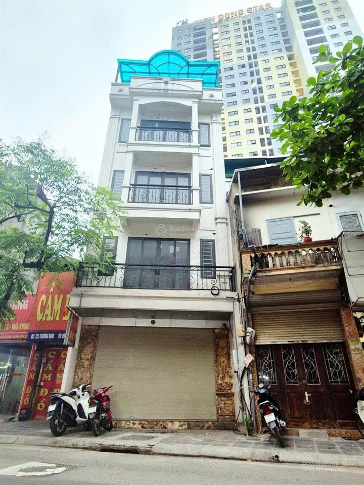 49m phạm ngọc thạch phân lô 4 tầng 4 ngủ ô tô chạy vòng quanh