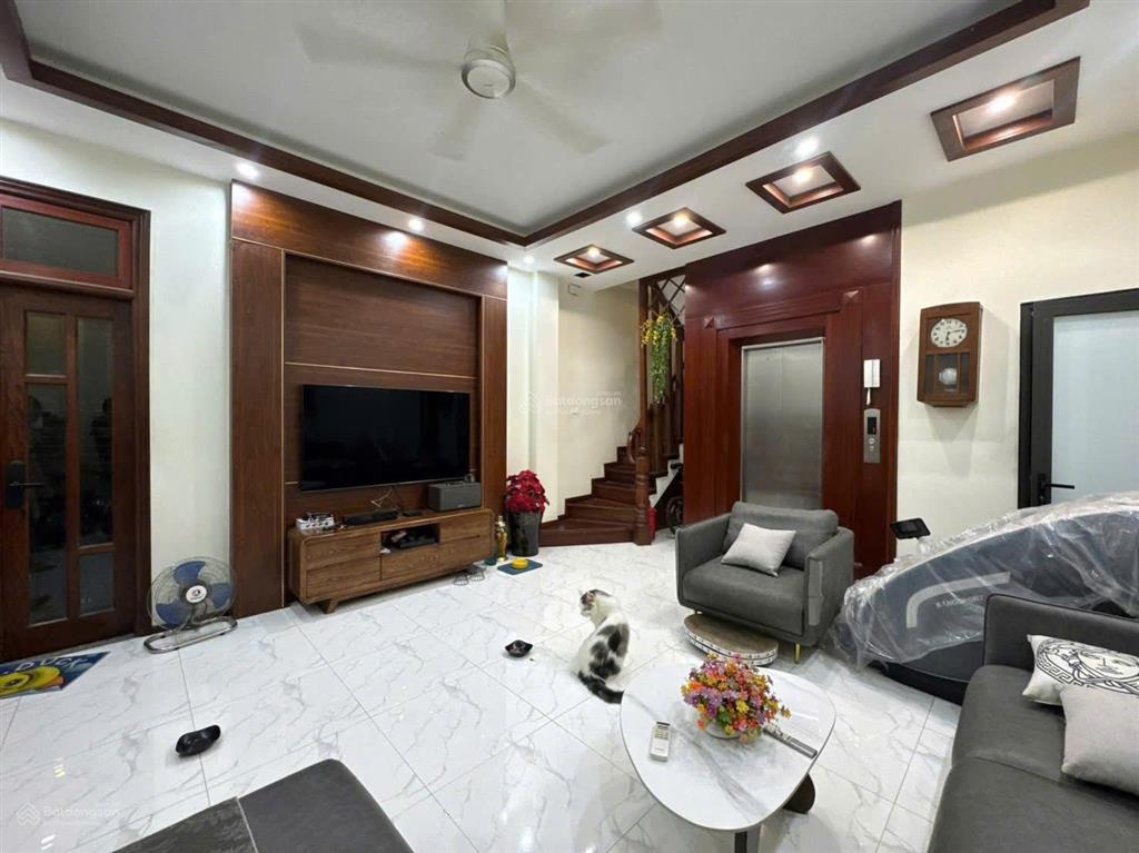 Láng 45m mt 5,5m 6 tầng thang máy xây mới 15,5 tỷ