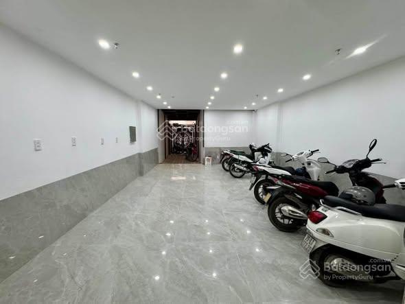 Đường láng chdv 95m 7 tầng 22 pkk  doanh thu 110tr/tháng