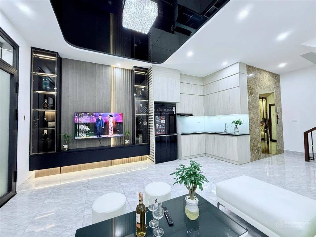 Bán nhà đường láng 100m  mặt tiền 5m  giá 15,8 tỷ