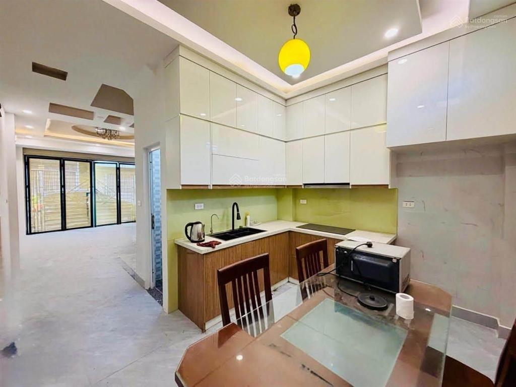 Phương mai 8 tầng thang máy gara ô tô 7 chỗ mặt ngõ kinh doanh