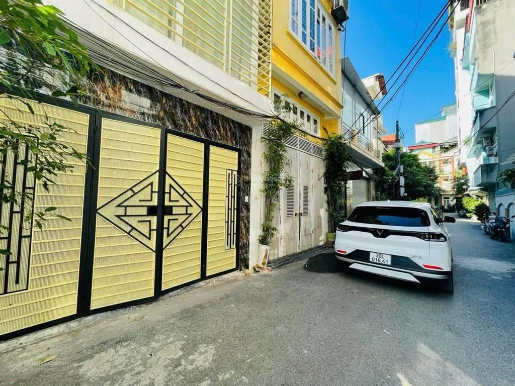 Phương mai 8 tầng thang máy gara ô tô 7 chỗ mặt ngõ kinh doanh