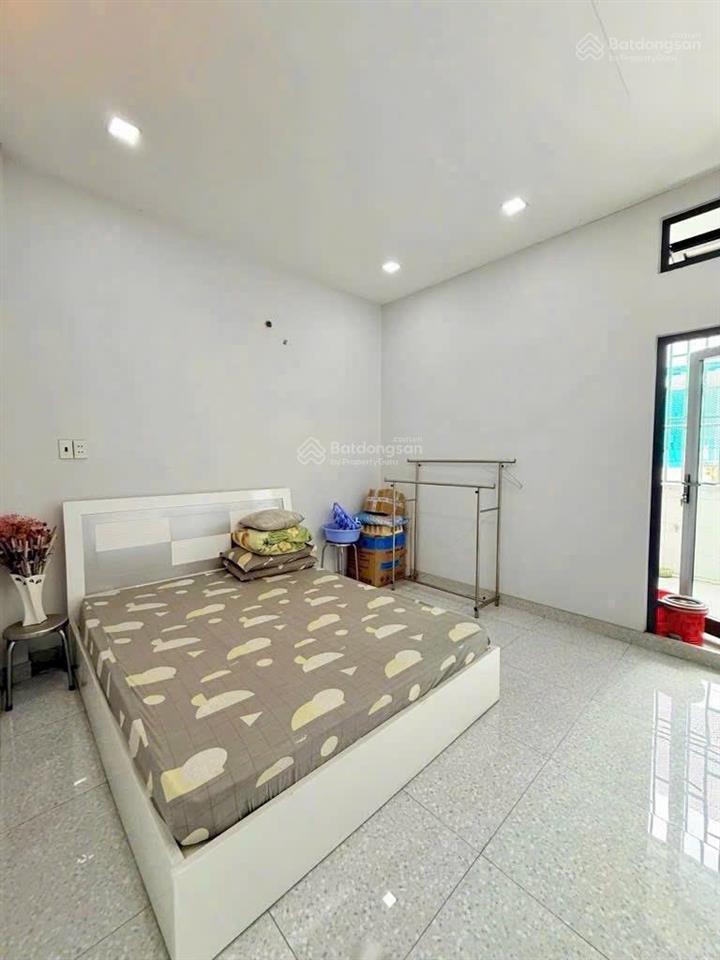 Nhà 3 tầng dt 4mx18m  2 mặt tiền song hành q12  kinh doanh buôn bán sầm uất