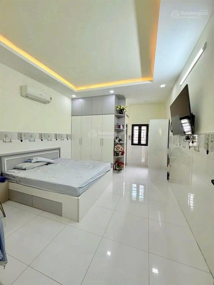 Nhà 3 tầng dt 4mx18m  2 mặt tiền song hành q12  kinh doanh buôn bán sầm uất