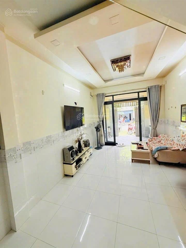Nhà 3 tầng dt 4mx18m  2 mặt tiền song hành q12  kinh doanh buôn bán sầm uất