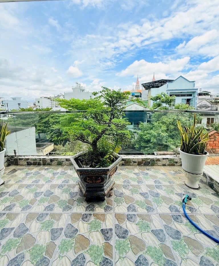 Nhà 3 tầng dt 4mx18m  2 mặt tiền song hành q12  kinh doanh buôn bán sầm uất