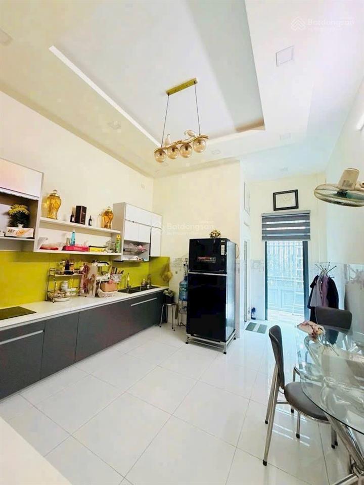 Nhà 3 tầng dt 4mx18m  2 mặt tiền song hành q12  kinh doanh buôn bán sầm uất