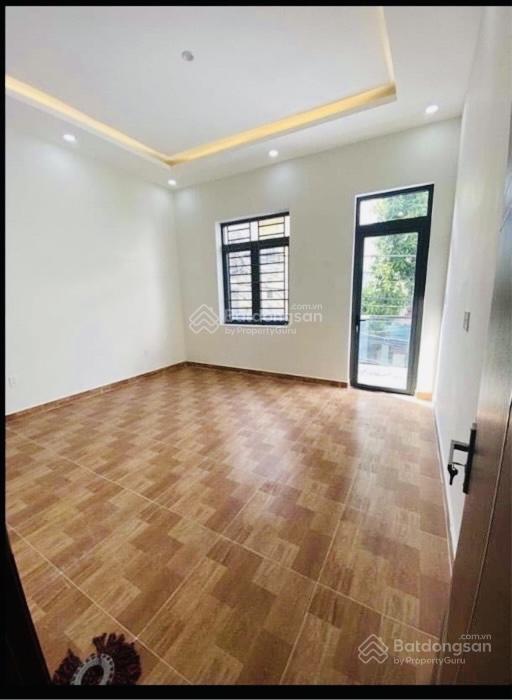 Sát mặt tiền  ngay emart phan huy ích  4 tầng kiên cố  dt 4.5mx14m  ô tô ngủ trong nhà