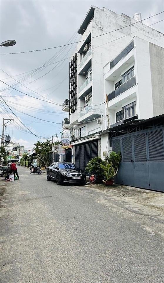 Sát mặt tiền  ngay emart phan huy ích  4 tầng kiên cố  dt 4.5mx14m  ô tô ngủ trong nhà