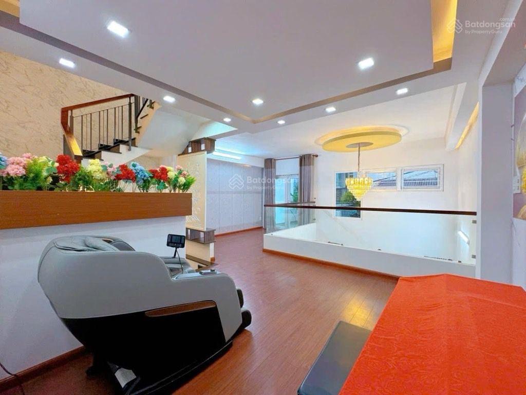 Siêu phẩm ngay emart phan huy ích  5 tầng mới keng  dt ngang khủng 6m x 10m  ô tô ngủ