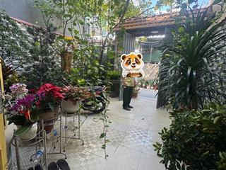 Sát mặt tiền  ngay chợ phạm văn bạch hẻm ô tô  2 tầng kiên cố  dt 5.4mx18m  vòng xoay tương lai