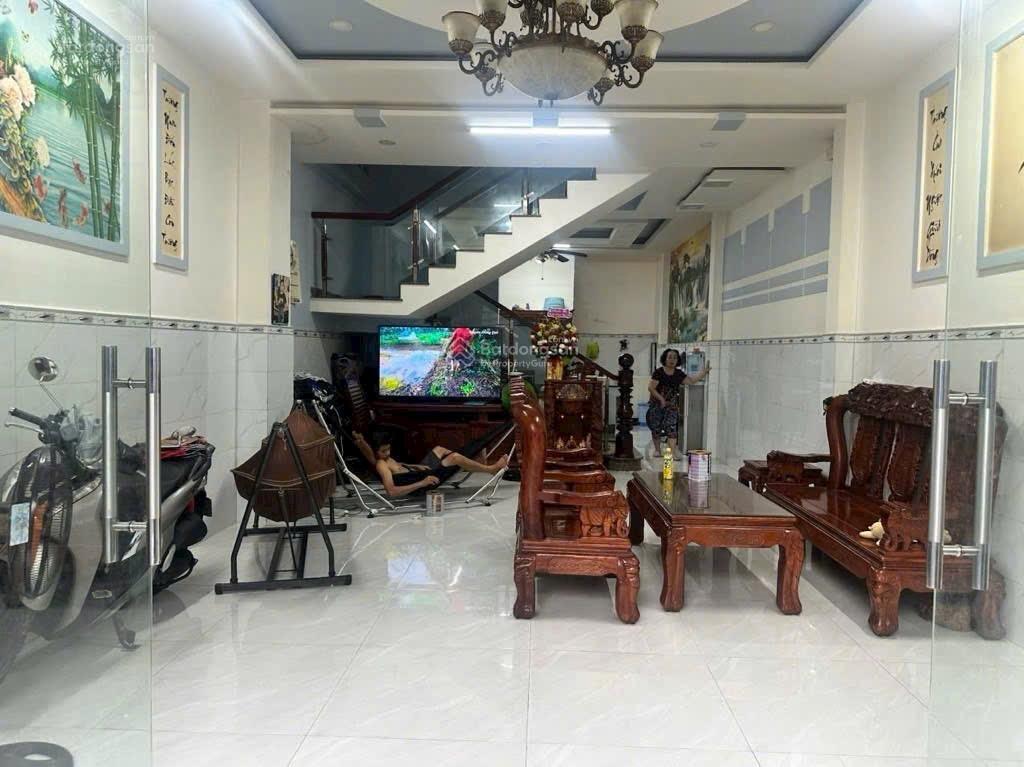 Nhà 3 tầngdt 5mx18m (90m2)hẻm xe tải cách 50m ra mặt tiền tân thới nhất q12sát phan văn hớn