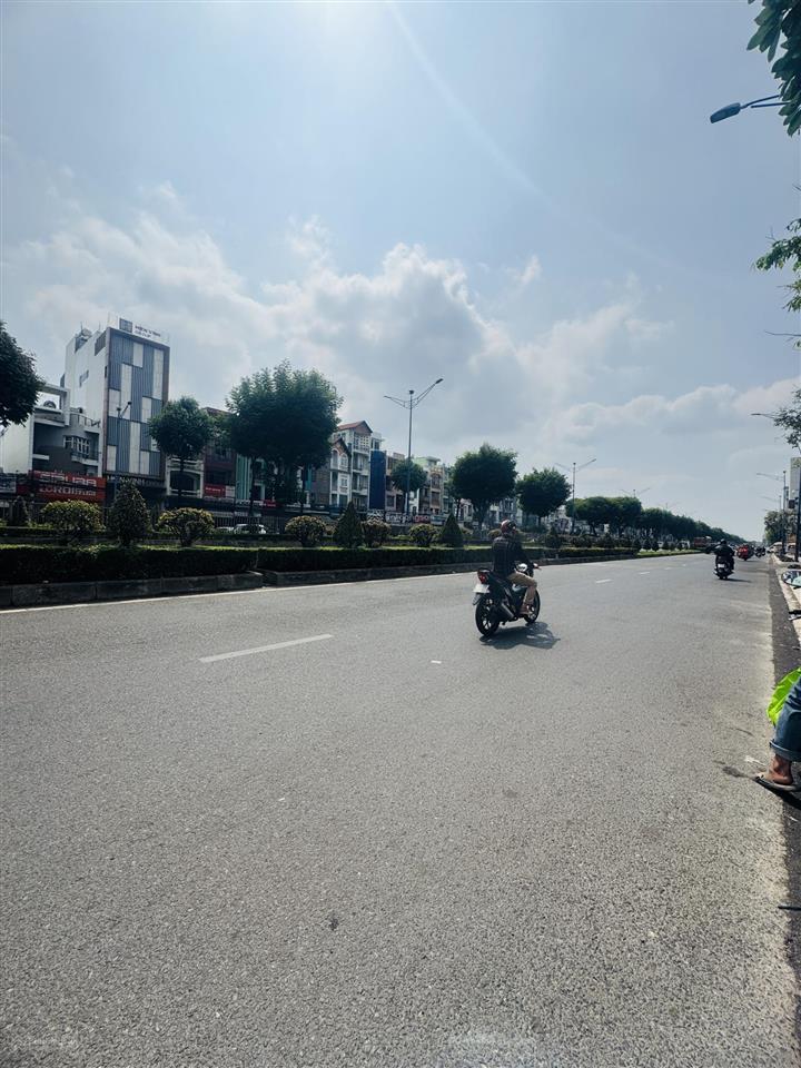 Mặt tiền kinh doanh siêu vip toà nhà tầng + thang máy  ngang hiếm 6mx22m trục chính kinh doanh