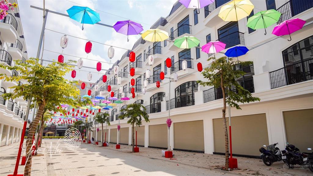 Nhà sổ riêng 84m2, 1 trệt 3 lầu, mặt tiền 17m, giá 8,5tỷ, nhận nhà ở ngay.  0932 238 ***