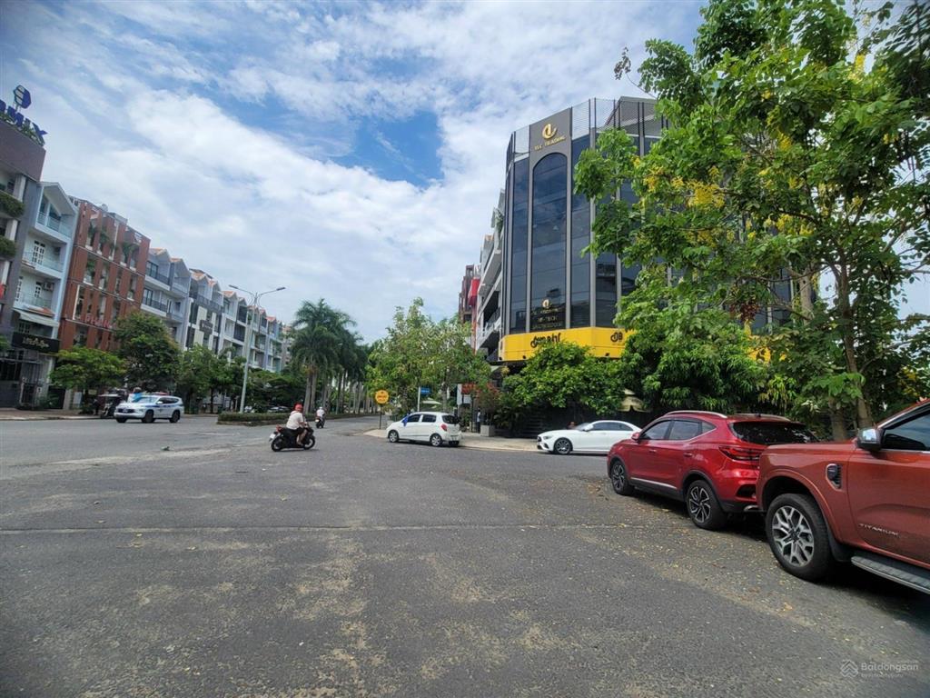 Cho thuê gấp mặt bằng 5x16 vị trí đẹp đối diện lotte mart quận 7 giá tốt thích hợp kd mọi lĩnh vực