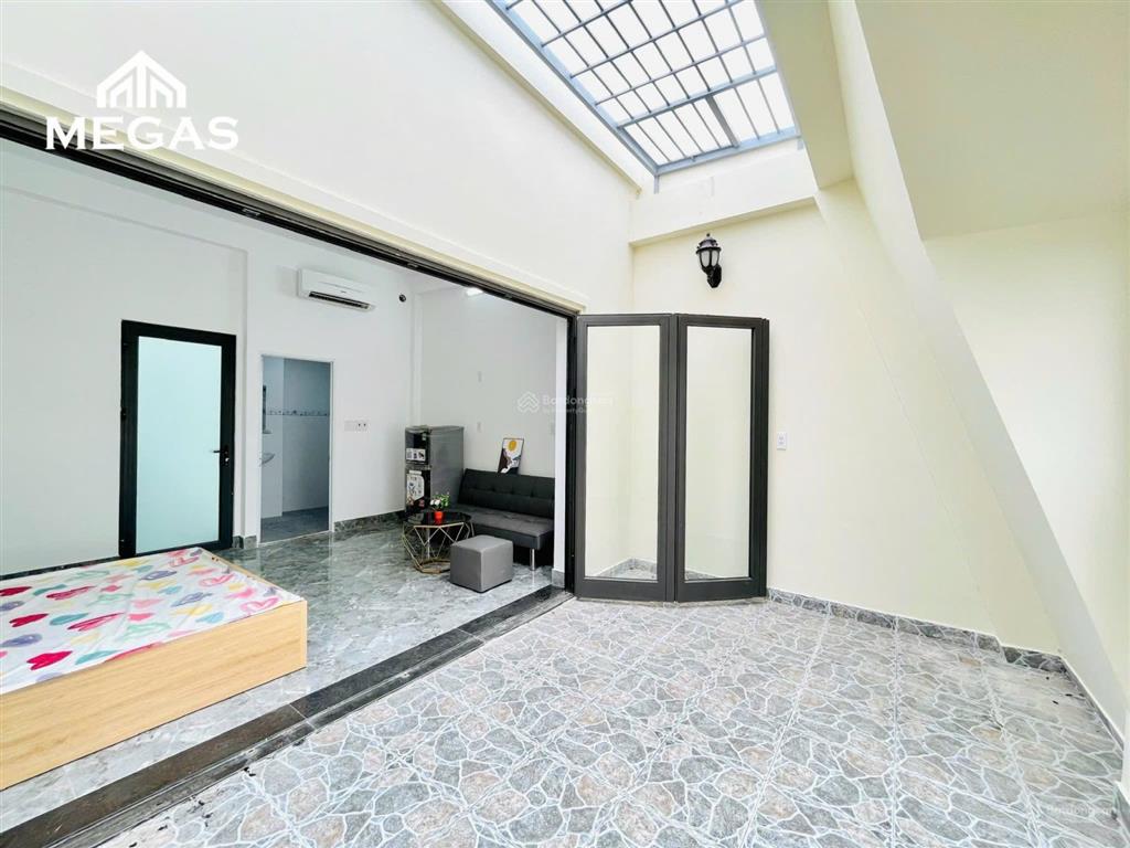 Cho thuê studio penthouse ban công và cửa sổ  tại kđt lake view city