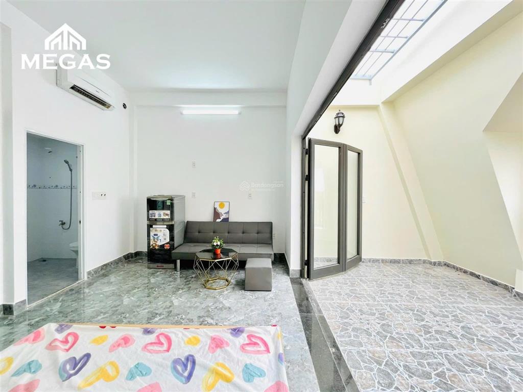 Cho thuê studio penthouse ban công và cửa sổ  tại kđt lake view city