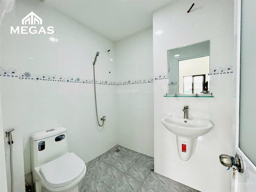 Cho thuê studio penthouse ban công và cửa sổ  tại kđt lake view city