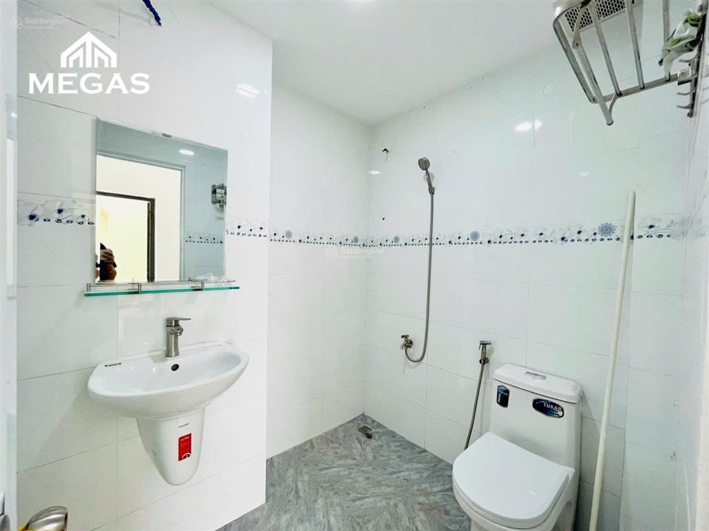 Cho thuê studio penthouse ban công và cửa sổ  tại kđt lake view city