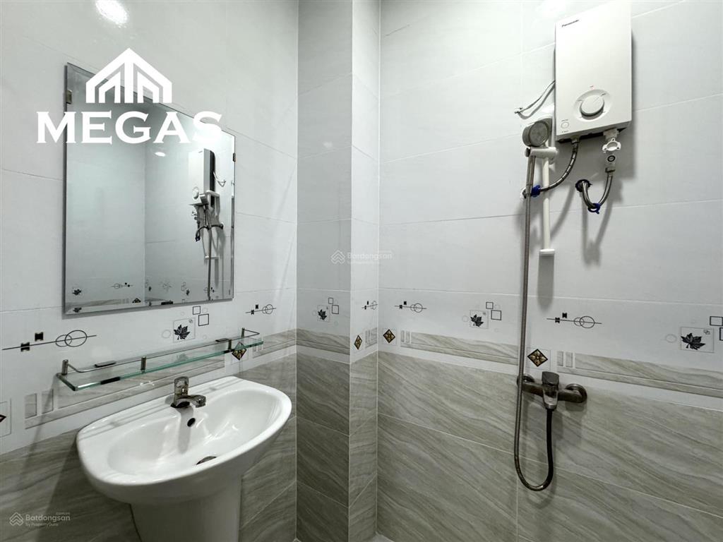 Cho thuê căn hộ studio  full nội thất  có ban công lớn view mặt tiền đường