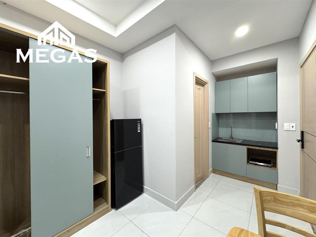 Cho thuê căn hộ studio  full nội thất  có ban công lớn view mặt tiền đường