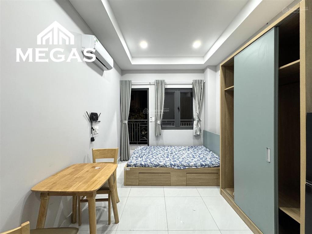 Cho thuê căn hộ studio  full nội thất  có ban công lớn view mặt tiền đường