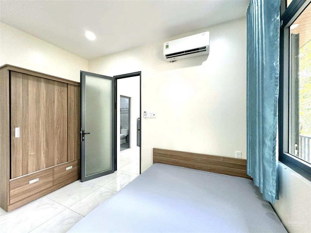 Căn hộ 1 phòng ngủ  full nội thất  có ban công, cửa sổ cực thoáng mát, yên tĩnh