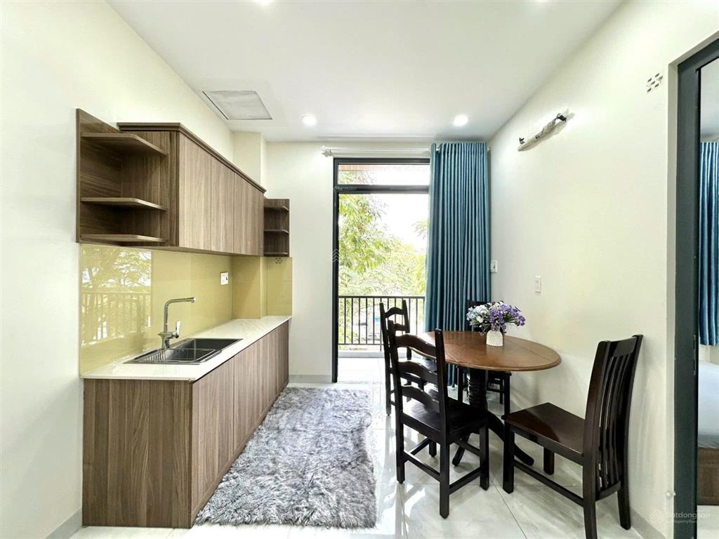 Căn hộ 1 phòng ngủ  full nội thất  có ban công, cửa sổ cực thoáng mát, yên tĩnh