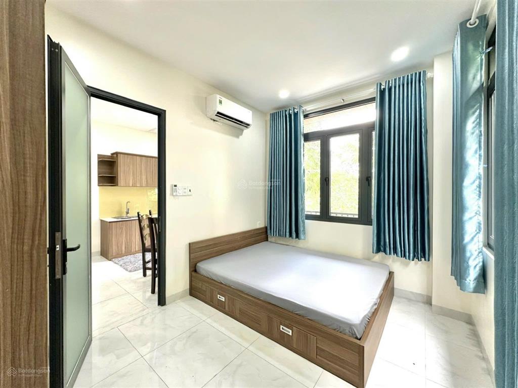 Căn hộ 1 phòng ngủ  full nội thất  có ban công, cửa sổ cực thoáng mát, yên tĩnh