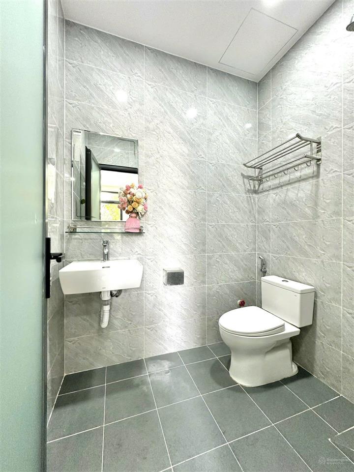 Căn hộ 1 phòng ngủ  full nội thất  có ban công, cửa sổ cực thoáng mát, yên tĩnh