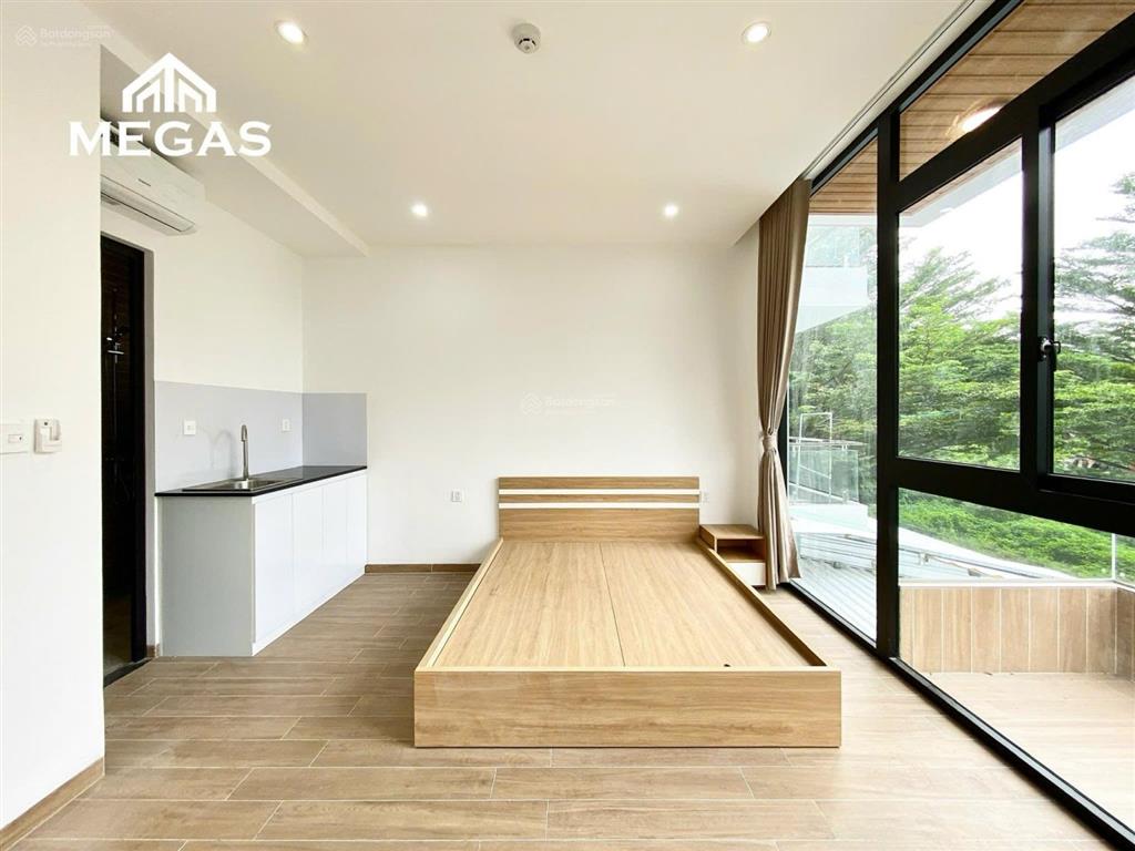 Sắp trống căn hộ siêu thoáng  ban công và cửa sổ lớn
